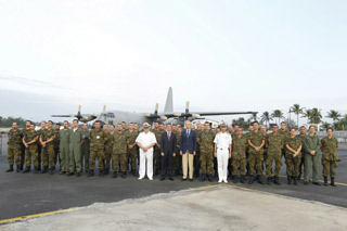 Morenés visita a las tropas en la República Centroafricana y Gabón