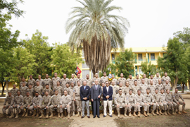 Pedro Morenés visita a las fuerzas españolas destacadas en Malí