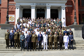 El ministro de Defensa preside el acto de clausura del XV Curso de Estado Mayor