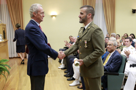 El ministro de Defensa preside el acto de clausura del XV Curso de Estado Mayor