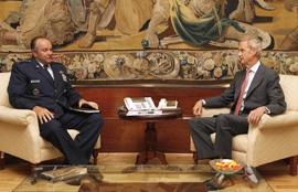 Pedro Morenés recibe al comandante supremo de la OTAN en Europa
