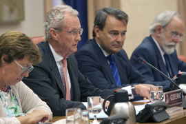 Morenés informa sobre la situación y las misiones españolas en África