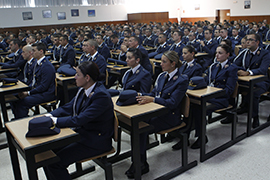 El ministro de Defensa, Pedro Morenés preside el desfile de los alumnos de la Academia Básica del Aire en Leon