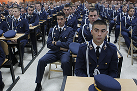 El ministro de Defensa, Pedro Morenés preside el desfile de los alumnos de la Academia Básica del Aire en Leon