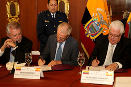Morenés y su homólogo ecuatoriano firman un acuerdo de cooperacion
