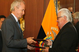 Morenés y su homólogo ecuatoriano firman un acuerdo de cooperacion