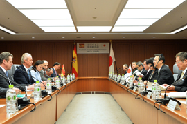 Firma un Memorando de Entendimiento con su homólogo que incluye el interés por la gestión de crisis y emergencias