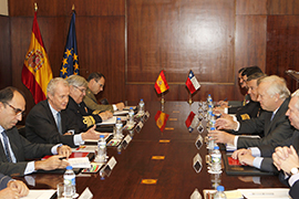 Pedro Morenés recibe a su homólogo chileno Jorge Burgos Varela