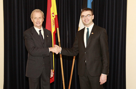 El ministro de Defensa, Pedro Morenés, con su homólogo estonio, Sven Mikser.