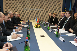 Morenés, ha mantenido una reunión de trabajo con su homólogo estonio, Sven Mikser, en el marco de la primera visita oficial que realiza a la república báltica.