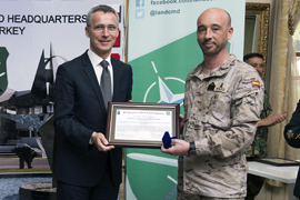 La OTAN reconoce la labor del sargento primero Fernando Ruiz