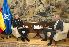 El  ministro, Pedro Morenés, recibe al general, David M. Rodriguez, jefe del Mando de los EE.UU. para África (USAFRICOM)