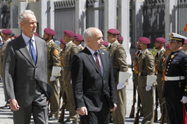 Es la primera visita oficial de un ministro de Defensa suizo a España