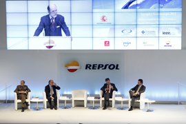 La jornada se desarrolla en el auditórium del Campus Repsol