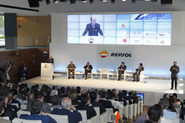 La jornada se desarrolla en el auditórium del Campus Repsol