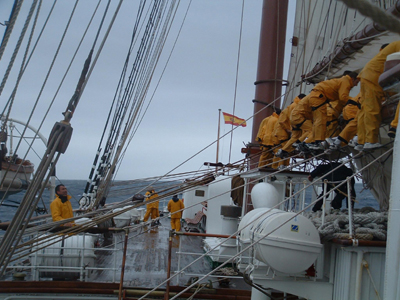 EL 'JUAN SEBASTIAN DE ELCANO' CONSIGUE LA BOSTON TEAPOT 2003/2004