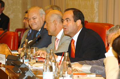 Comparecencia del Ministro de Asuntos Exteriores y de Cooperación y del Ministro de Defensa, para informar a la Cámara y conocer la posición de sus miembros respecto de la participación de España en la Misión de Estabilización de Naciones Unidas en Haití