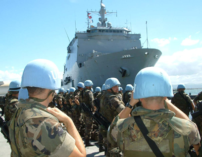 EL BUQUE 'CASTILLA' REGRESA A ROTA TRAS APOYAR EL DESPLIEGUE DE TROPAS Y MATERIAL DE LA FUERZA DE INFANTERÍA DE MARINA