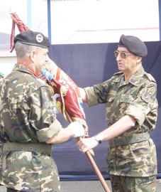 El jefe de la Brigada Acorazada 'Guadarrama', general de Brigada José María Maldonado Somoza, durante el acto de transferencia de autoridad entre las Agrupaciones 'Aragón' y 'Asturias'.
