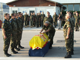 MILITARES ESPAÑOLES DESPIDEN A LOS DOS PILOTOS FALLECIDOS EN ACCIDENTE DE HELICÓPTERO EN BOSNIA-HERZEGOVINA