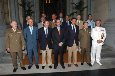 BONO SE REÚNE CON REPRESENTANTES DE GRUPOS PARLAMENTARIOS PARA PRESENTAR LAS MISIONES EN EL EXTERIOR