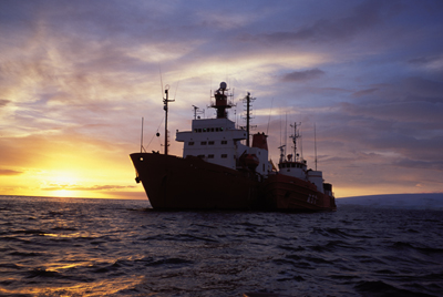 EL BUQUE DE INVESTIGACIÓN OCEANOGRÁFICA 'HESPÉRIDES' INICIA LA CAMPAÑA ANTÁRTICA 2004-2005