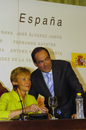 El ministro de Defensa
, José Bono junto a la vicepresidenta primera del Gobierno, María Teresa Fernández de la Vega, hoy en la Academia de Infantería de Toledo en el ciclo ¿Doce miradas sobre España