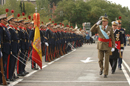 Su Majestad el Rey Don Juan Carlos I  de España, pasa revista a las tropas que rinden honores en la plaza de Colón durante los actos  conmemorativos del Día de la Fiesta Nacional