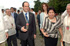 La gobrenadora de la provincia de Aurora con el ministro de Defensa en Baler