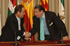 José bono, ministro de Defensa, y el alcalde de A Coruña, Francisco Vázquez en la firma del convenio sobre el Museo Militar