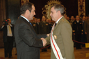 El ministro de Defensa durante la imposición de Grandes Cruces en el Cuartel General del Aire