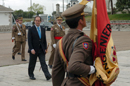 El ministro de Defensa; José Bono, durante la visita a la Academia de Ingenieros y al Centro Internacional de Desminado situados en Hoyo de Manzanares