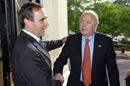 El ministro de Defensa recibe a su llegada al ministro de Exteriores