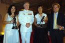 Beatriz Revilla Seco , Encarni Hinojosa Onieva y Francisco Apaolaza Fernández, comparten el premio a prensa escrita, entregado por el Jefe de Estado Mayor de la Armada,(AJEMA), Sebastián Zaragoza Soto