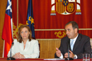El ministro de Defensa, José Antonio Alonso, junto a su homóloga de Chile, Vivianne Blanlot Soza, en rueda de prensa