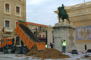 Retirada de la estatua ecuestre del general Francisco Franco del acceso principal de la Academia General Militar