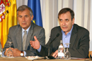 El ministro de Defensa, José Antonio Alonso, ha presentado en Córdoba un suplemento monográfico sobre Medio Ambiente publicado por la Revista Española de Defensa