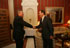 Saludo del ministro de Defensa, José Antonio Alonso, al Secretario General de la OTAN, Jaap de Hoop Scheffer, durante el encuentro bilateral