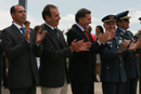 El ministro de Defensa acompañado de autoridades civiles y militares hoy en la inauguración del monumento a los aviadores españoles