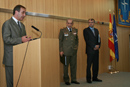 El ministro de Defensa,  José Antonio Alonso, ha visitado hoy el Cuartel General del Mando del  Componente Terrestre de la OTAN en Retamares (Madrid)