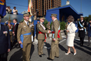 S. M.  El Rey saluda a los mandos militares que han tomado parte en el desfile