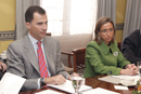 Su Alteza Real El Príncipe de Asturias junto a la ministra de Defensa durante la reunión