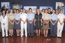 Foto de familia en la exposición del 20 aniversario de la incorporación de la mujer en las Fuerzas Armadas