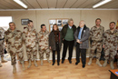 La ministra de Defensa y el ministro de Exteriores felicitan la Navidad a las tropas destacadas en Herat a quien les acompaña el periodista Luis del Olmo