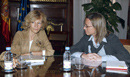 La vicepresidenta segunda del Gobierno y ministra de Econom&iacute;a y Hacienda, Elena Salgado, y la ministra de Defensa, Carme Chac&oacute;n durante su reuni&oacute;n