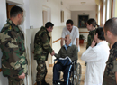Los militares espa&ntilde;oles desplegados en Bosnia-Herzegovina reparten ayuda humanitaria en la residencia de ancianos Padre Crist&oacute;bal
