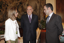 La ministra de Defensa Carme Chac&oacute;n recibe a los representantes de las asociaciones de armadores de buques atuneros en la sede del Departamento