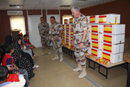 El contingente espa&ntilde;ol en Herat entrega ayuda humanitaria a un orfanato