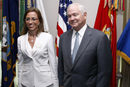 Carme Chac&oacute;n, ministra de Defensa en el Pent&aacute;gono en una reuni&oacute;n bilateral con el secretario de Defensa estadounidense, Robert Gates