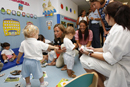 La ministra de Defensa, Carme Chac&oacute;n, ha visitado hoy el centro de educaci&oacute;n infantil de la Base A&eacute;rea de Torrej&oacute;n (Madrid)